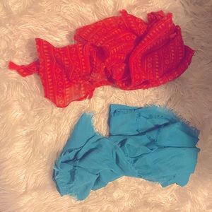 2 lightweight scarves